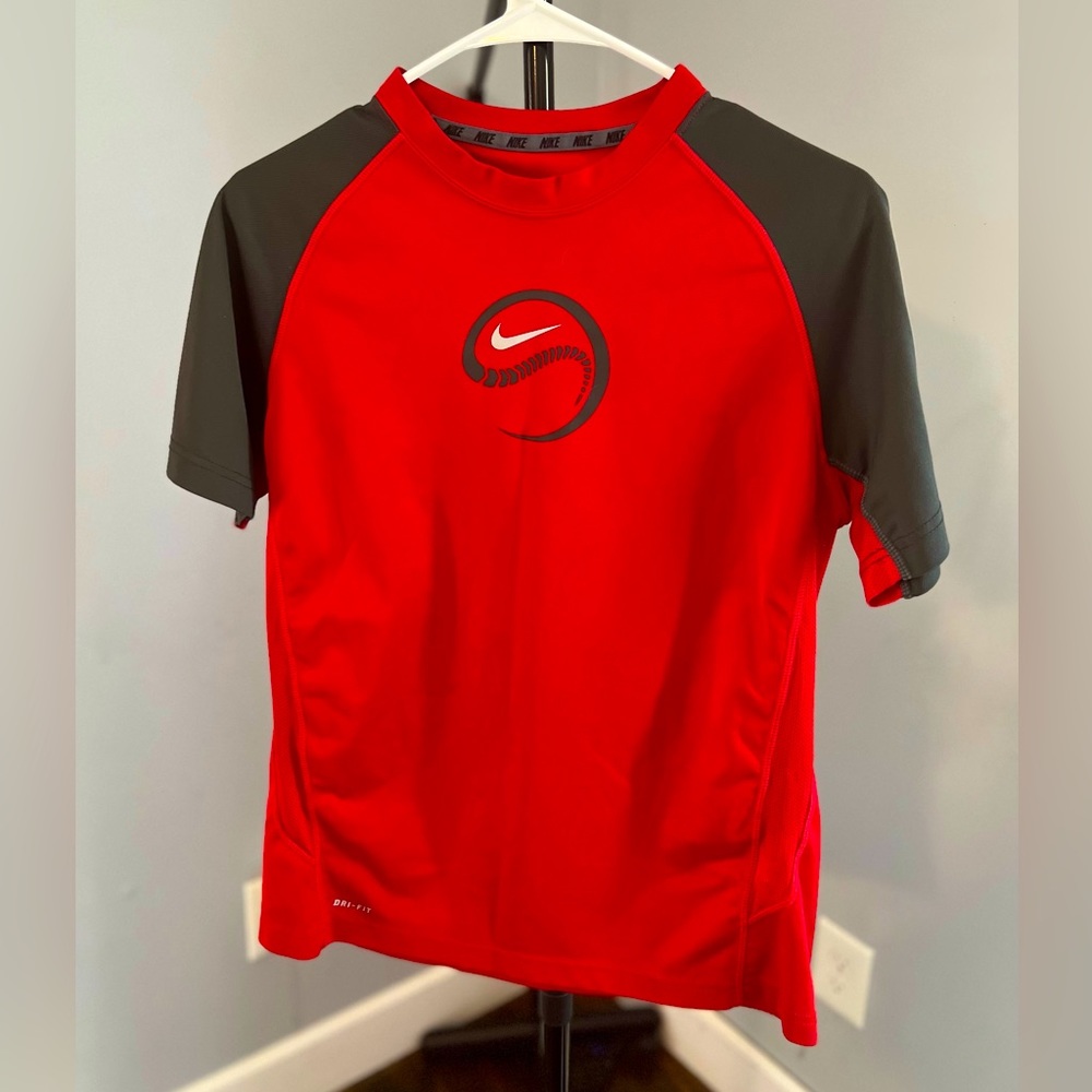 Men’s Nike drifit baseball shirt
